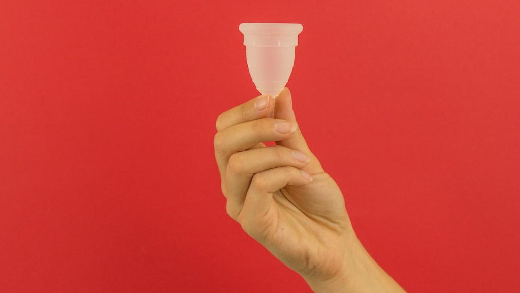 How to Use Menstrual Cups: Better Than Pads? - The Brand hannah